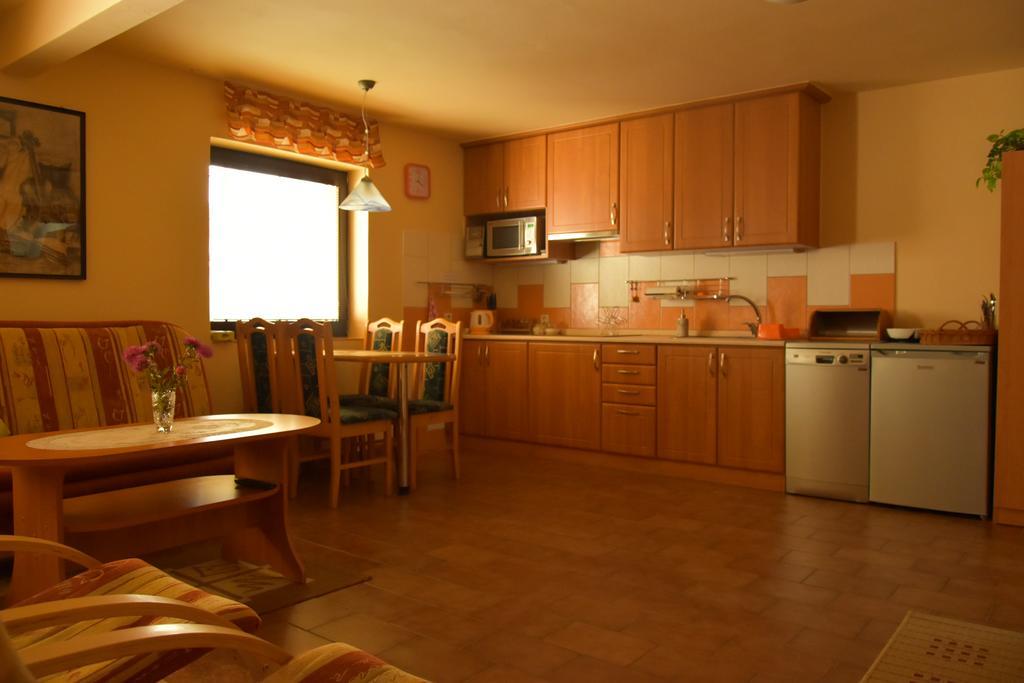 Za Kaplicku Guest House Hovorany Екстериор снимка