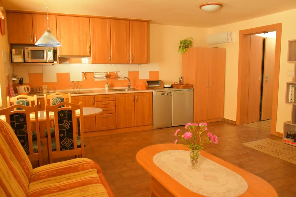 Za Kaplicku Guest House Hovorany Екстериор снимка