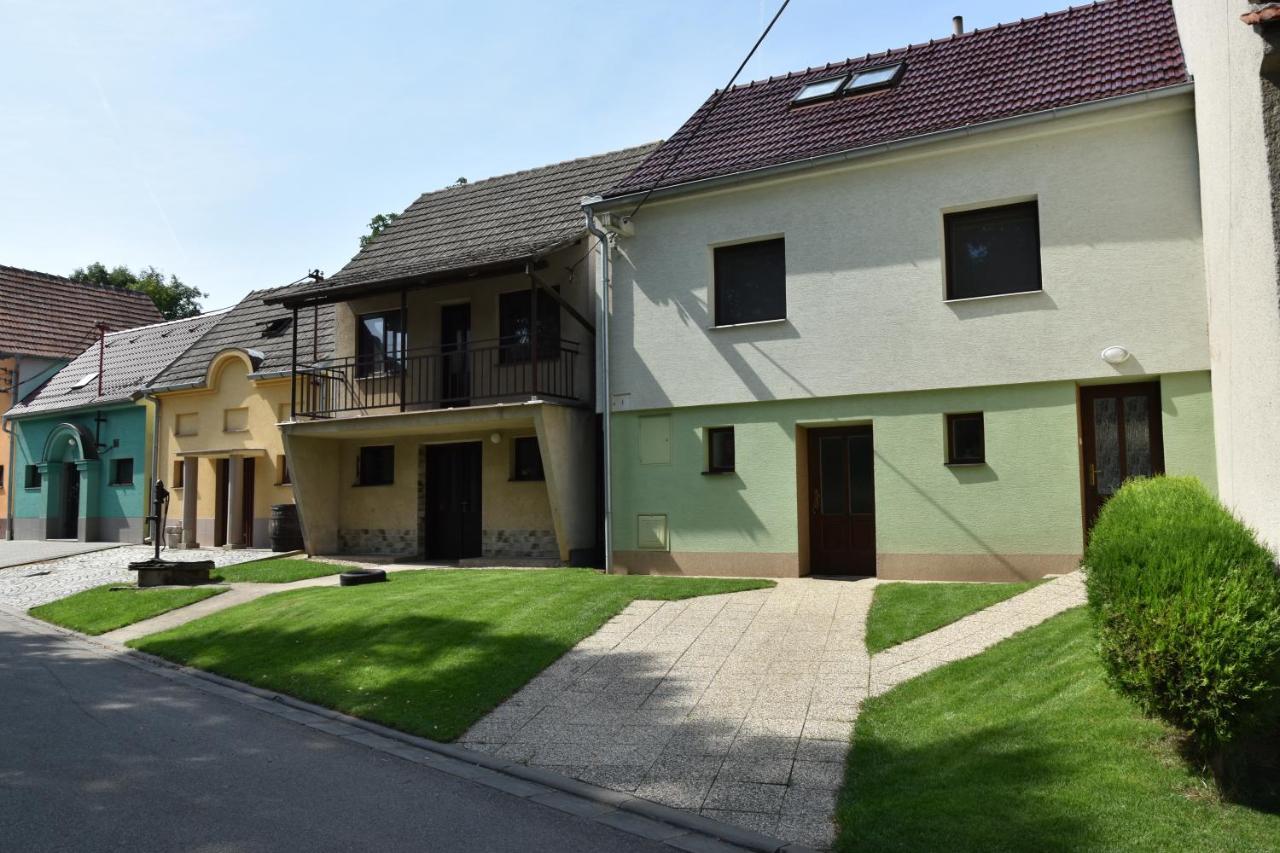Za Kaplicku Guest House Hovorany Екстериор снимка